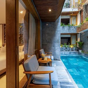 Deluxe Double Room Poolside Balcony